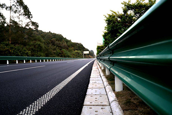 泸州高速公路护栏的常用类型