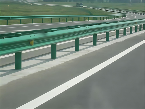 泸州高速护栏板守护安全广泛应用于多个行业